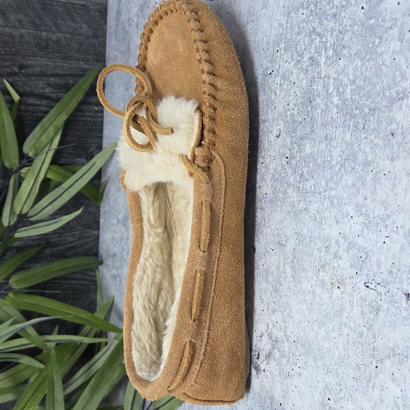 Minnetonka | Tan Leather Moccasins Slippers with Faux Fur Lining Womens Size 9 - Picture 8 of 11